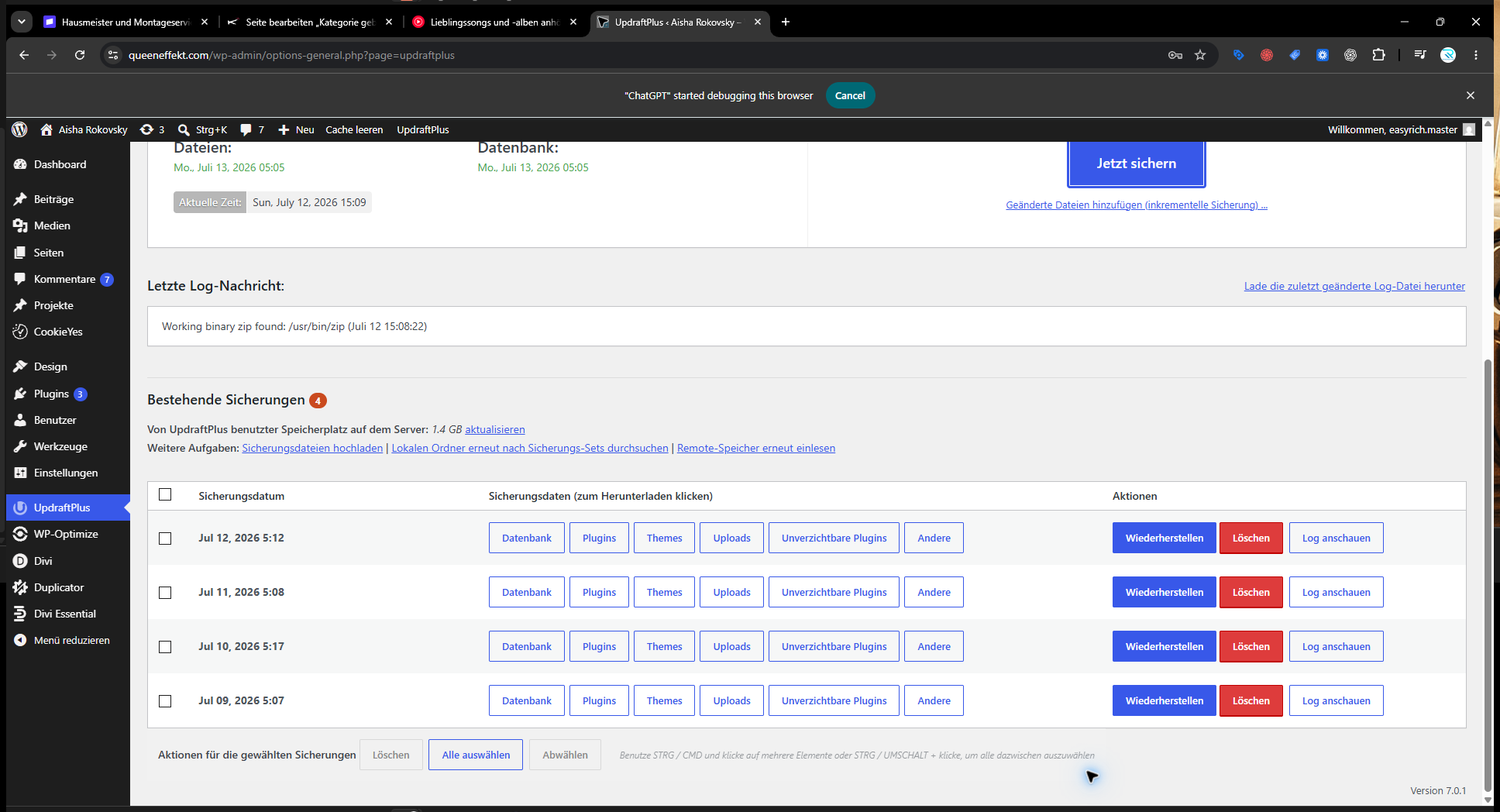 Liste bestehender UpdraftPlus-Sicherungen mit Datenbank, Plugins, Themes, Uploads und Wiederherstellen-Button